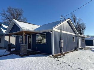 724 W Franklin St, Taylorville, IL 62568