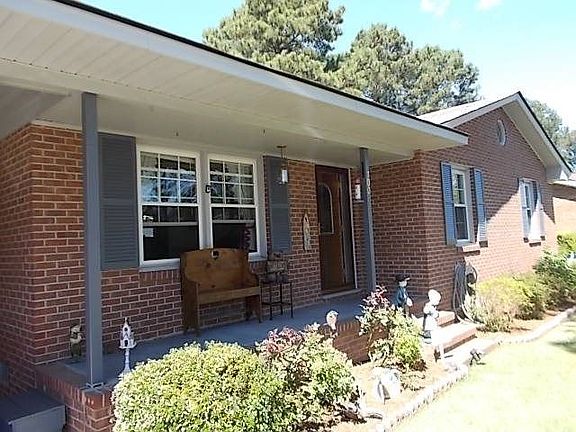 4th image of 100 Laurie Dr