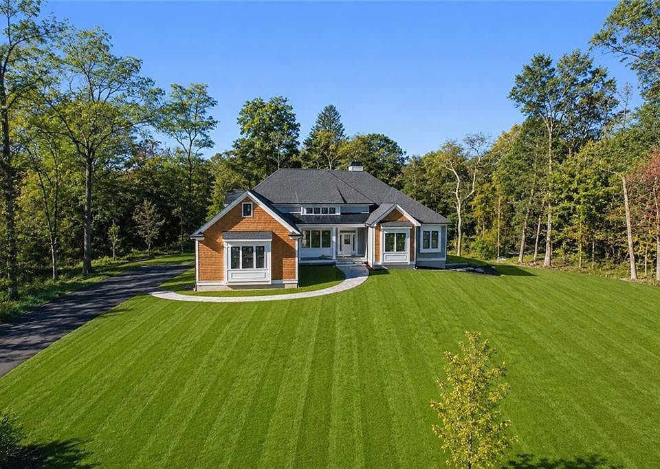 1st image of 11 Carrs Ln