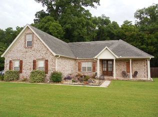 620 E Crawford Dr, Marion, AR 72364