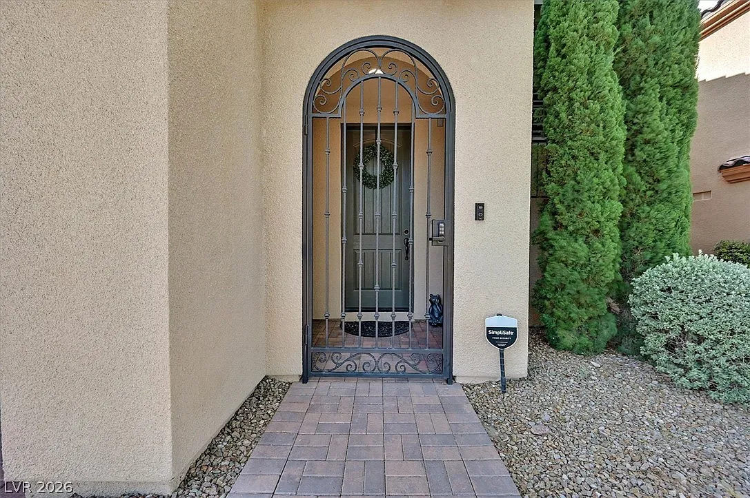 4 bed, 3.5 bath, 2520 sqft, $4,800 — Photo 2