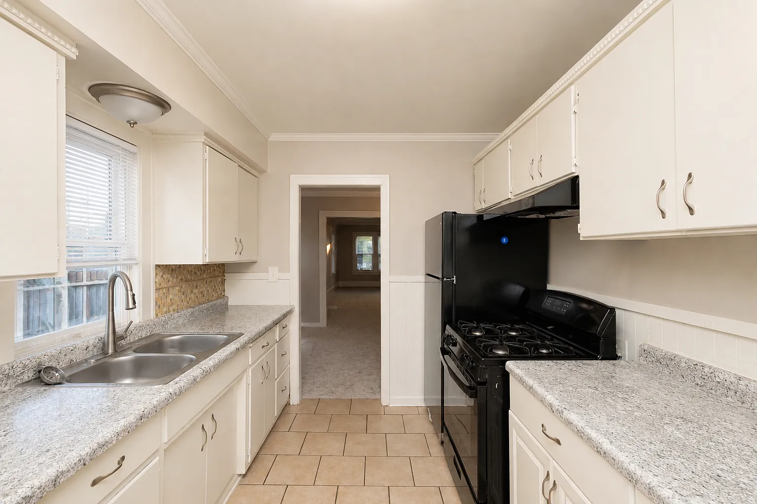 3 bed, 1101 sqft, $2,150 — Photo 3