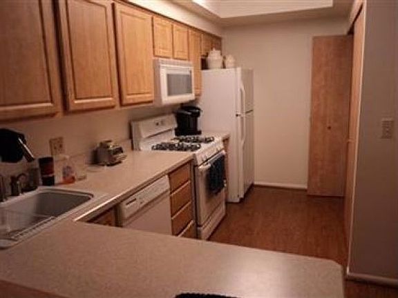 4th image of 1083 N Jefferson St #U-d