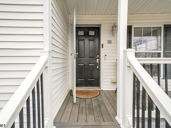 5th image of 111 N Laurel St