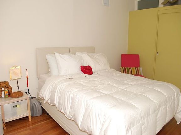 4th image of 211 Thompson St APT 6H
