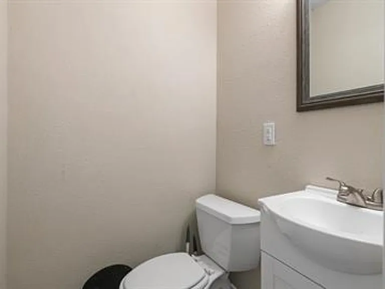 222 Belray Dr — Photo 15