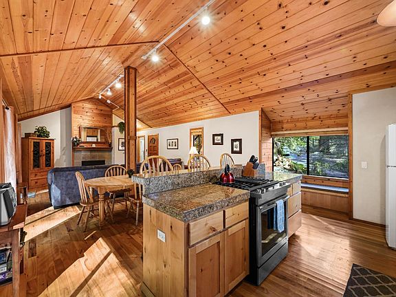 3rd image of 9 Huckleberry Heights