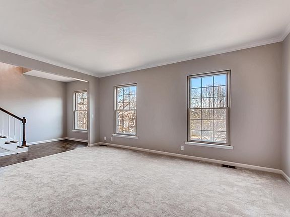 4th image of 102 Jefferson Sq