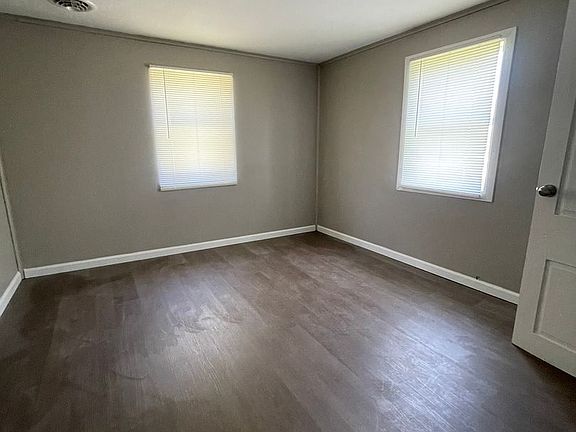 3rd image of 200 E Maple St