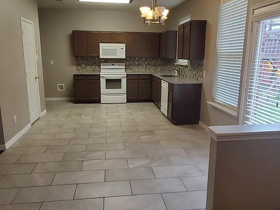 3rd image of 437 Deer Park Dr