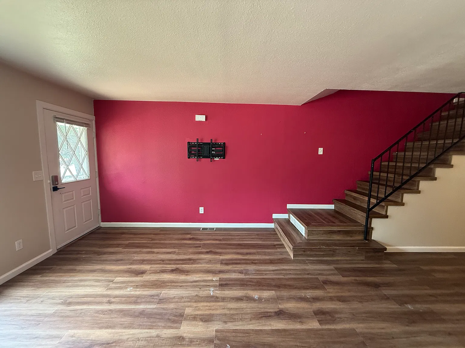 2 bed, 1.5 bath, 1100 sqft, $1,100 — Photo 2