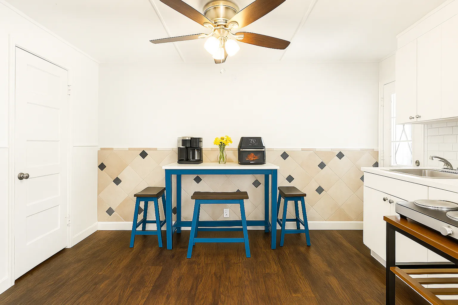 Studio, 450 sqft, $1,750 — Photo 4