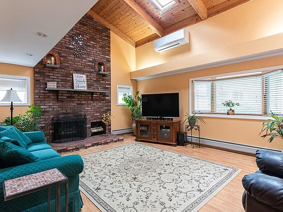 4th image of 396 Woburn St