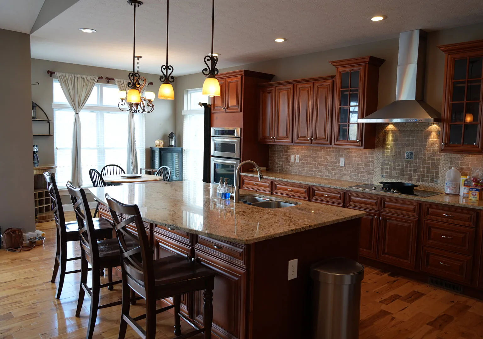 4 bed, 3085 sqft, $4,000 — Photo 4