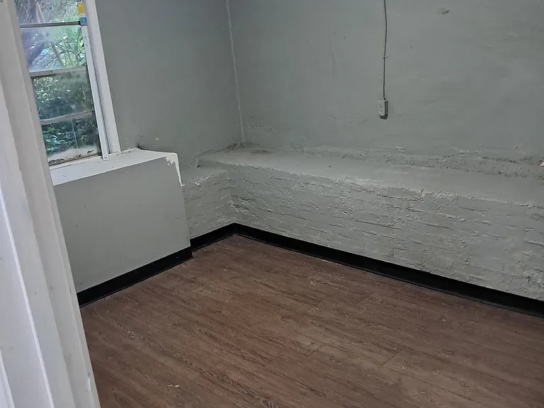 237 Upshaw St SW — Photo 8