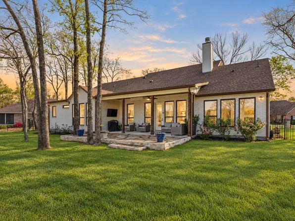 207 Colonial Dr, Mabank, TX 75156