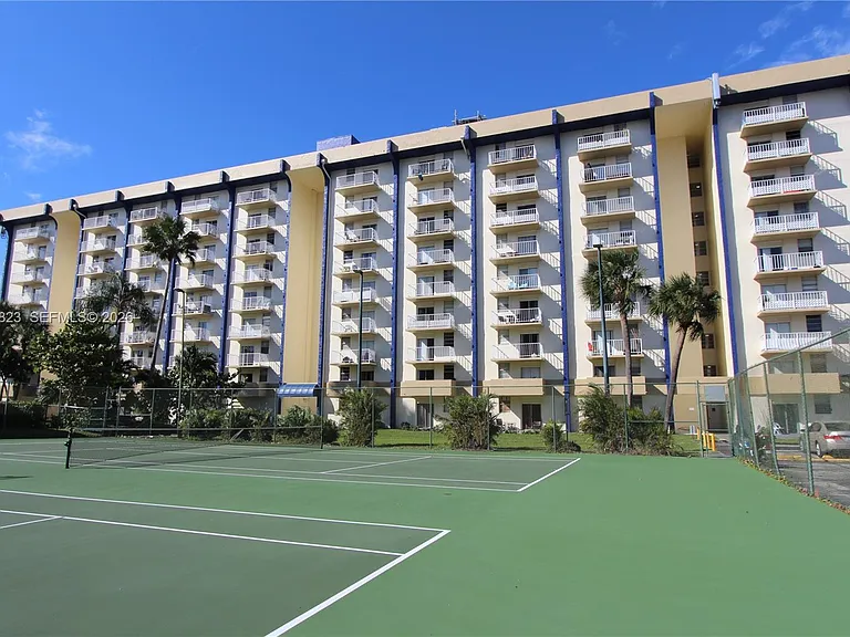 4550 NW 9th St #817E — Photo 22