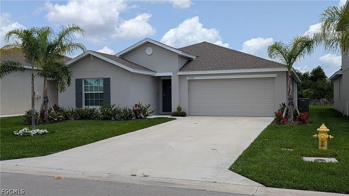 4 bed, 2.0 bath, 1937 sqft, $2,300 — Photo 2