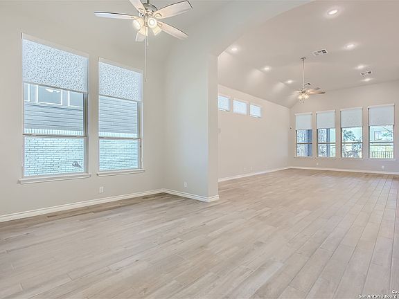 4th image of 1410 BUCKNER PL