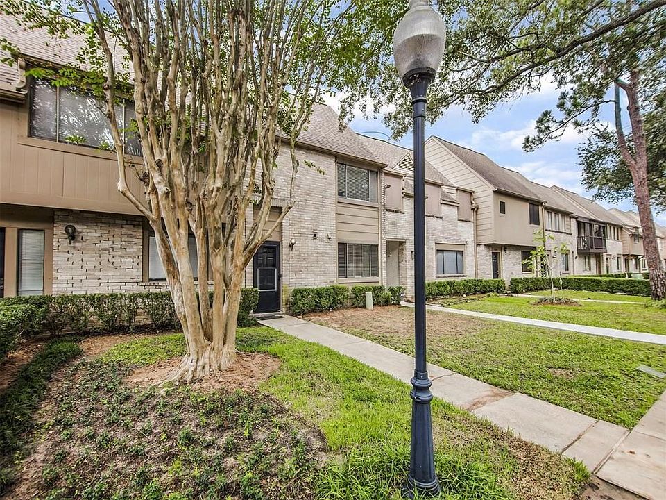 1st image of 15330 Falmouth Ave #1/415