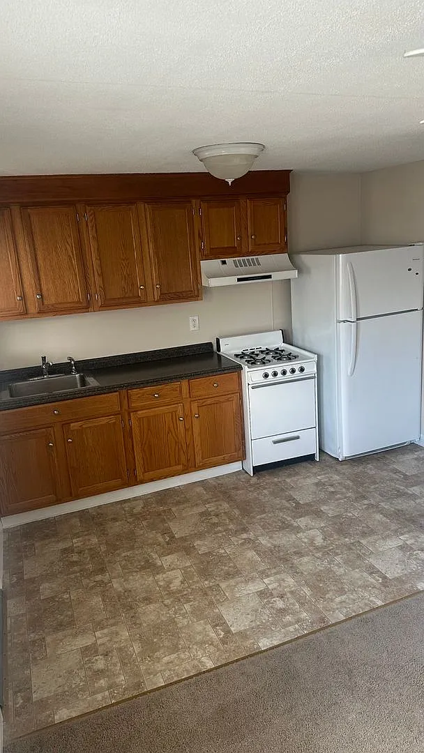 Shawomet Gardens Apartments — Photo 1