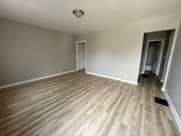 1521 N Kealing Ave — Photo 3