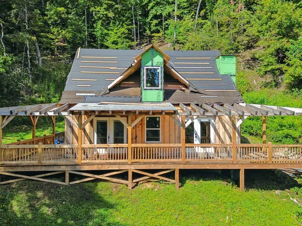 668 Mountainside Dr, Rabun Gap, GA 30568