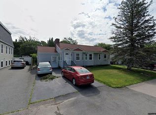 26 Keeher Ave, Newport, RI 02840