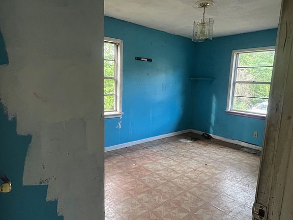 4th image of 615 Woodham Cir