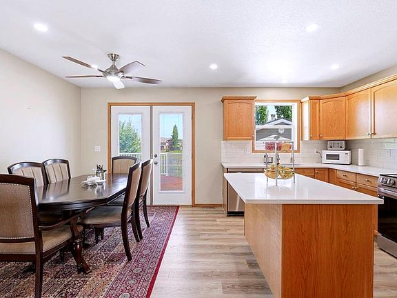 5th image of 4518 54a Avenue Cres