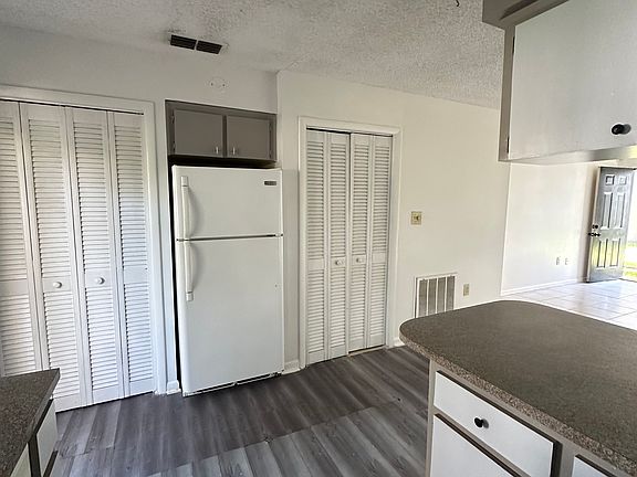 3rd image of 2123 King Ave