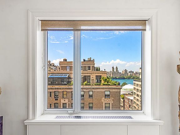 3rd image of 40 E 88th St