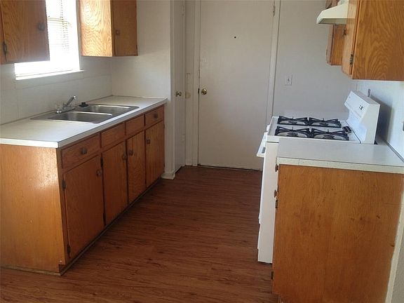 2nd image of 928 Glenn Cir