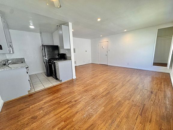 4th image of 3419 Club Dr APT 11
