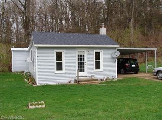 105 Pine Rd, Plainwell, MI 49080