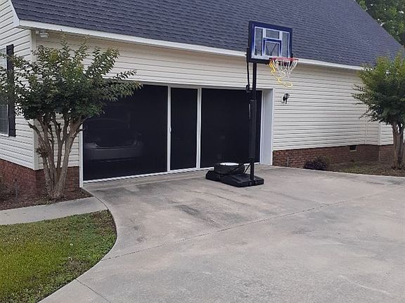 3rd image of 106 Jockey Ln