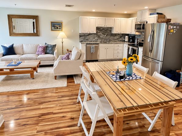 49 Main St APT E