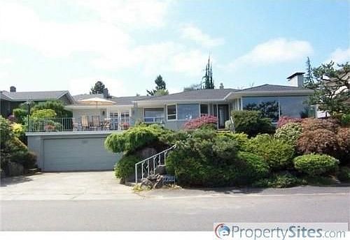 2nd image of 7755 Lakemont Dr NE