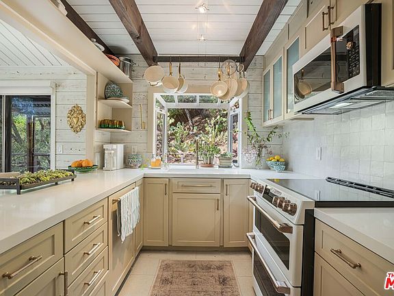 4th image of 21330 Encina Rd