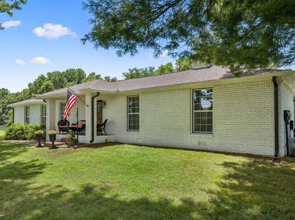 1009 Bunker Hill Dr, Arrington, TN 37014