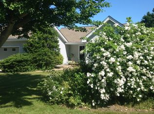 8 Maloney Ln, Middletown, RI 02842