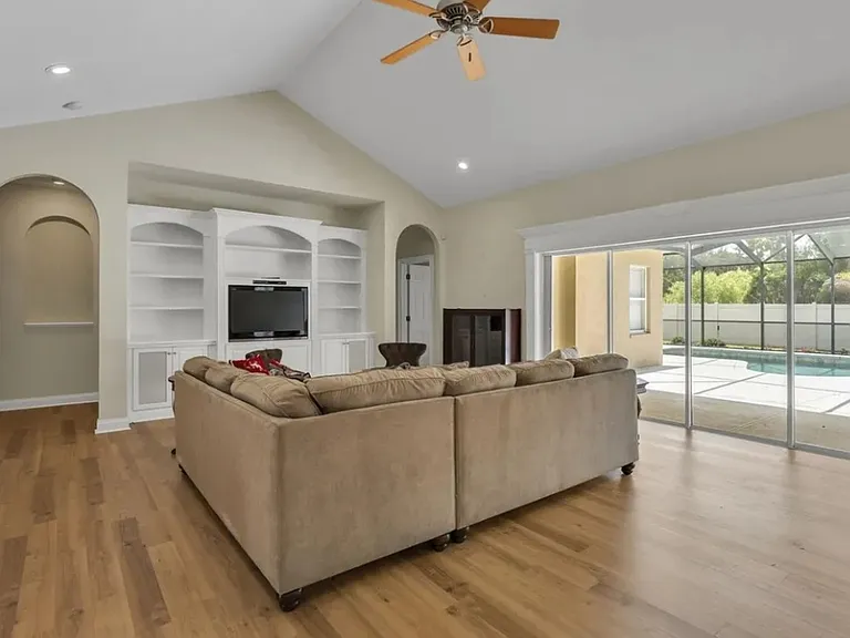 143 Shannon Oaks Dr — Photo 8