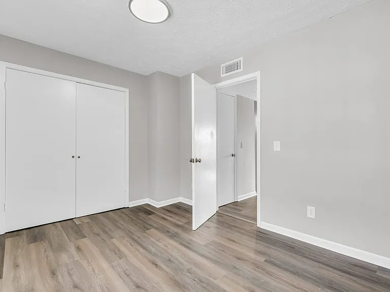 Eastwood Apts — Photo 9
