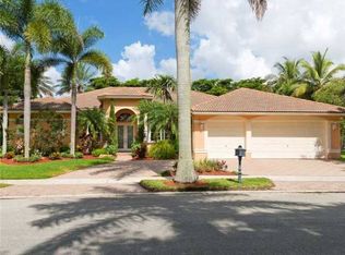 2501 Montclaire Cir, Weston, FL 33327