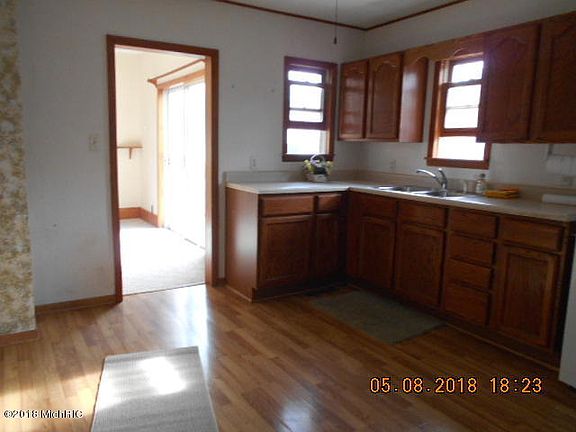 3rd image of 303 E Stray Ave