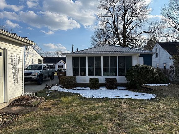 4th image of 12090 Midway Dr