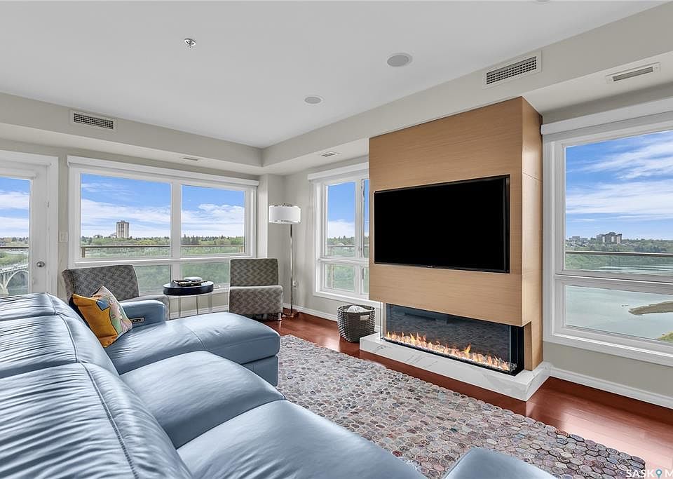 1st image of 902 Spadina Cres E #1308