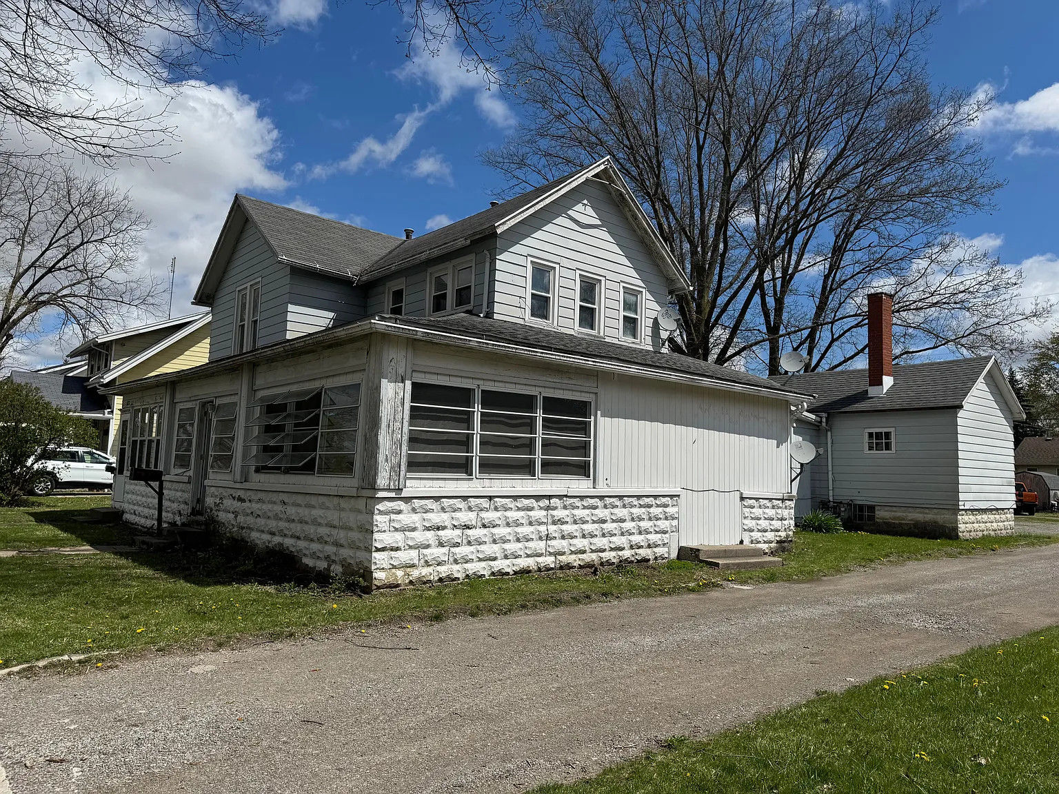 672 N Walnut St photo 1