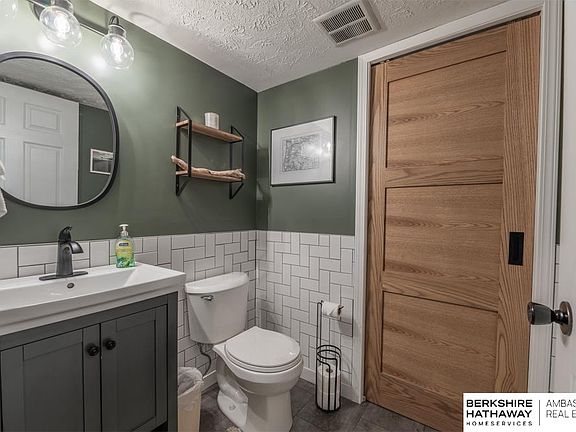 5th image of 816 Crest Dr
