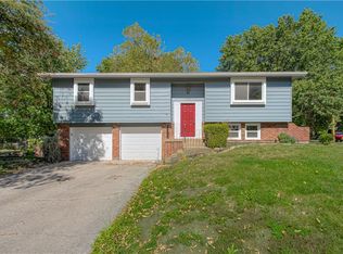 1004 W Forest Dr, Olathe, KS 66061